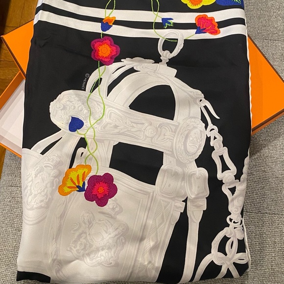 Authentic Hermes silk scarf - Picture 4 of 16